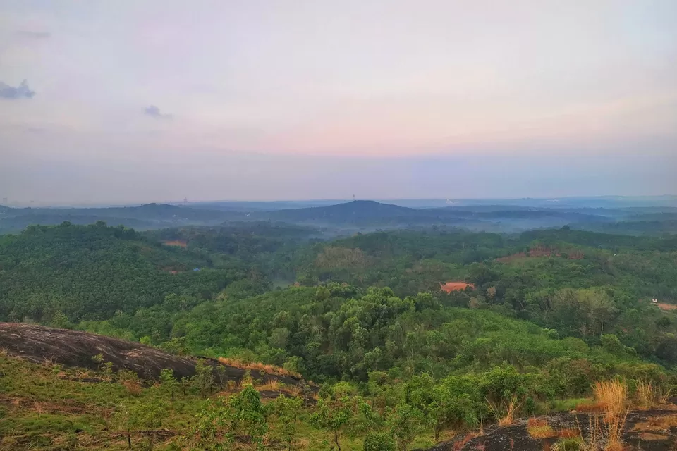Photo of Vellanikkalpara Viewpoint, Keezhthonnakkal, Kerala, India by Henry K REbz