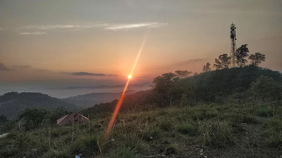 Photo of Vellanikkalpara Viewpoint, Keezhthonnakkal, Kerala, India by Henry K REbz