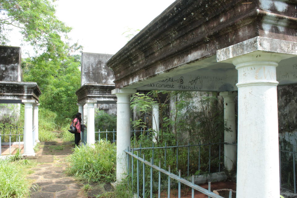 Photo of Tomb raiding at Udayagiri Fort 11/15 by Sajna Ali