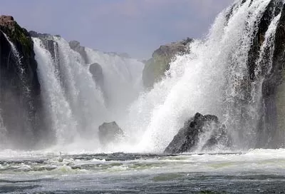Photo of Hogenakkal Waterfalls, Dharmapuri-Hogenakkal Road, Hogenakkal, Tamil Nadu, India by Anushka Rathee