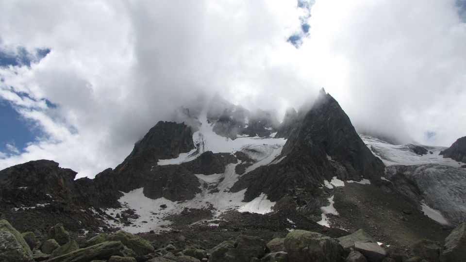 Photo of On the Bakkerwaal's trail at Hampta 3/14 by Aparna Acharya