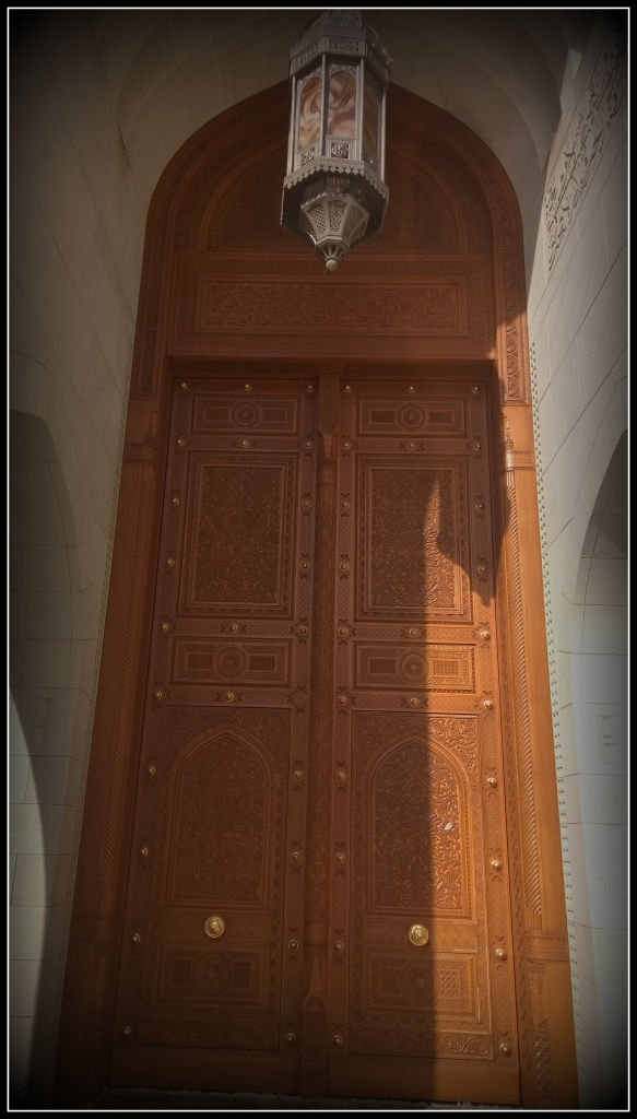 Photo of Oman Diaries: A visit to the Sultan Qaboos Grand Mosque 8/9 by Aseem Rastogi