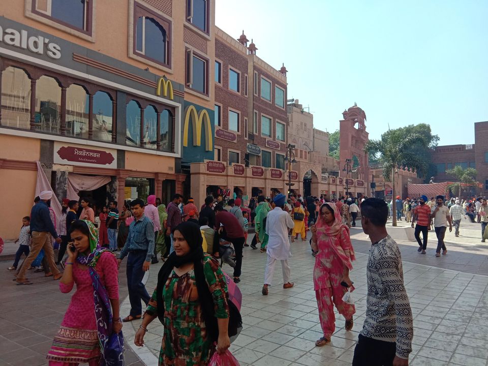 Photo of Harmandir Sahib, Golden Temple Road, Atta Mandi, Katra Ahluwalia, Amritsar, Punjab, India by Prakhar Awasthi