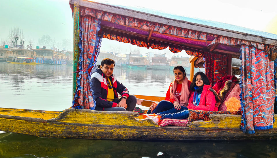 Photo of Houseboat stay in Dal Lake, Srinagar is a perfect example of Kashmiri Hospitality ! 4/6 by Wandering Monk