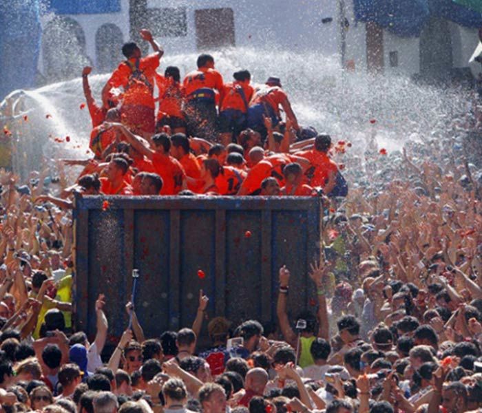 Photo of La Tomatina! On It's 70th Anniversary ~ Know All About It! 7/12 by Abhigya S