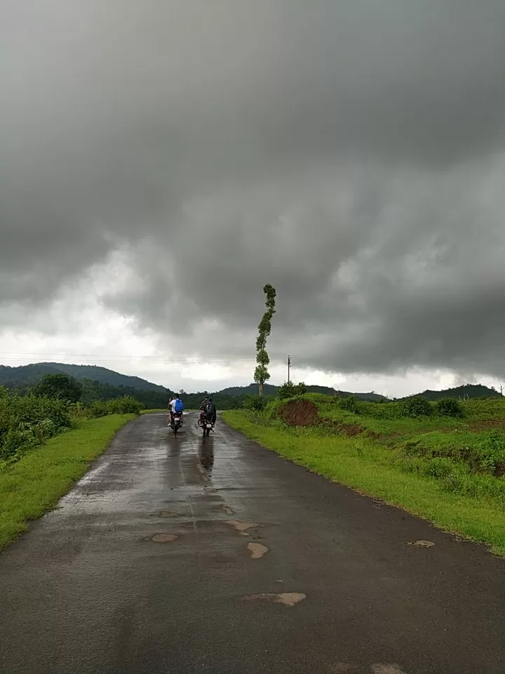 Photo of OASIS BEHIND CLOUDS (SALHER FORT)#roadtrip#salherfort#moonsoon#friends#trips#goodvibes#crazyfriends by Nirav Dhimmar