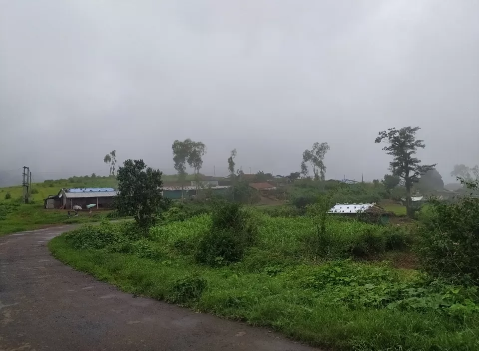 Photo of OASIS BEHIND CLOUDS (SALHER FORT)#roadtrip#salherfort#moonsoon#friends#trips#goodvibes#crazyfriends by Nirav Dhimmar