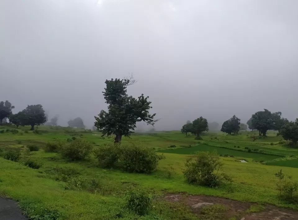 Photo of OASIS BEHIND CLOUDS (SALHER FORT)#roadtrip#salherfort#moonsoon#friends#trips#goodvibes#crazyfriends by Nirav Dhimmar