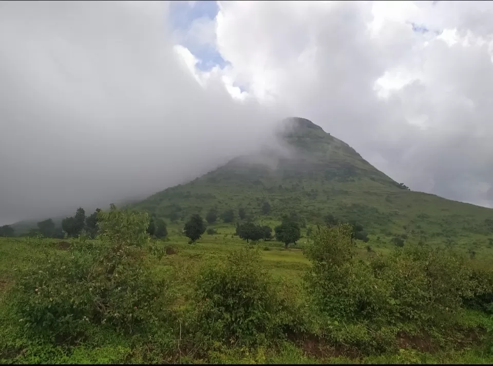 Photo of OASIS BEHIND CLOUDS (SALHER FORT)#roadtrip#salherfort#moonsoon#friends#trips#goodvibes#crazyfriends by Nirav Dhimmar
