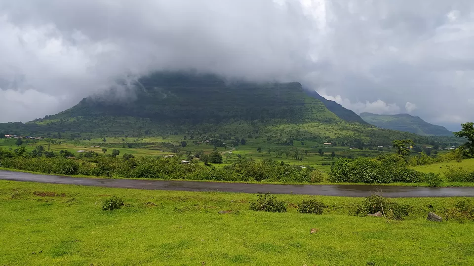 Photo of OASIS BEHIND CLOUDS (SALHER FORT)#roadtrip#salherfort#moonsoon#friends#trips#goodvibes#crazyfriends by Nirav Dhimmar