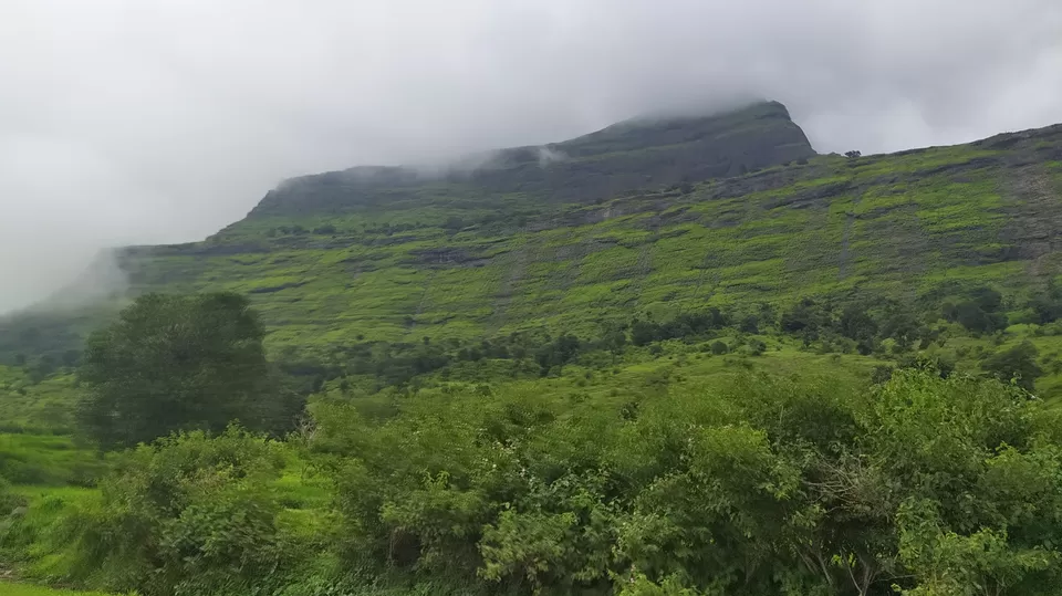 Photo of OASIS BEHIND CLOUDS (SALHER FORT)#roadtrip#salherfort#moonsoon#friends#trips#goodvibes#crazyfriends by Nirav Dhimmar