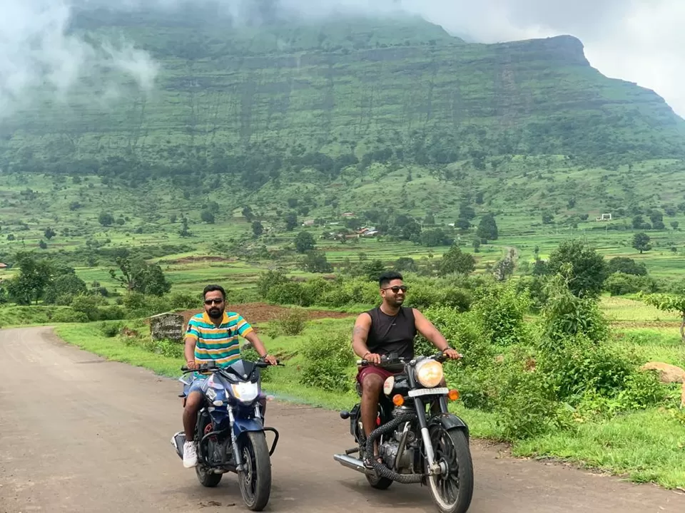 Photo of OASIS BEHIND CLOUDS (SALHER FORT)#roadtrip#salherfort#moonsoon#friends#trips#goodvibes#crazyfriends by Nirav Dhimmar