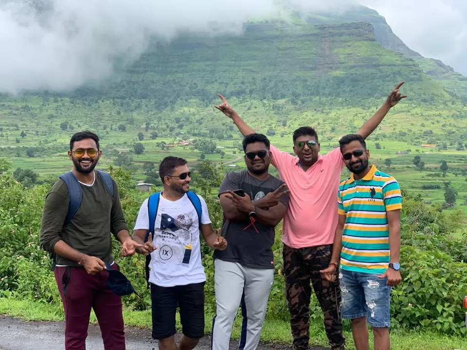 Photo of OASIS BEHIND CLOUDS (SALHER FORT)#roadtrip#salherfort#moonsoon#friends#trips#goodvibes#crazyfriends by Nirav Dhimmar