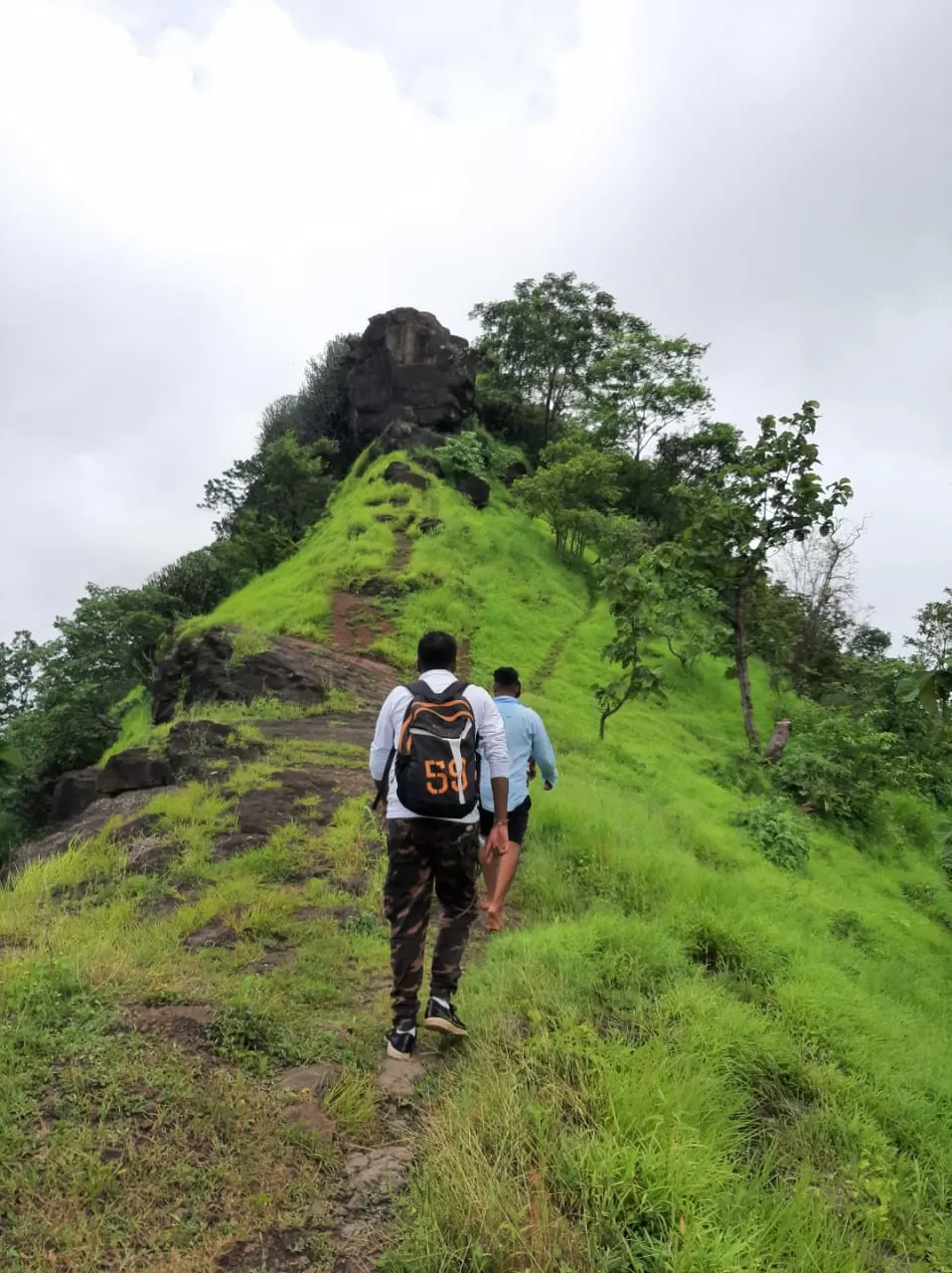 Photo of ROOPGADH FORT#roopgadhfort#moonsoon#forest#cloud#scrazyfriends#goodvibes#fort#trekking by Nirav Dhimmar