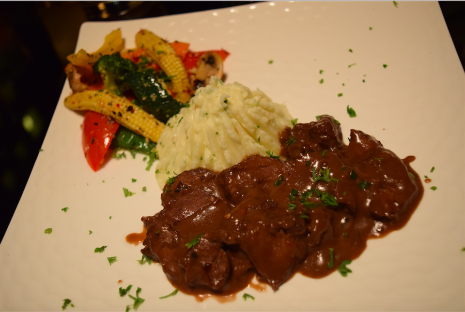 Photo of Review: Hot Mess, Connaught Place, New Delhi by Sukhmani Sakhi