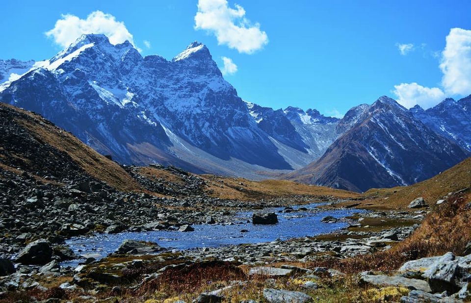 Photo of The window's wallpaper trek.. (Barua pas and chandranahan lake) by shivam saillum