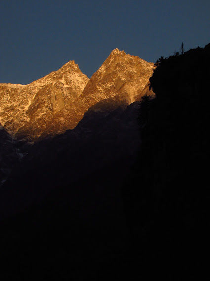 Photo of Manali- Beauty of hills, snow and greens. 16/20 by anila