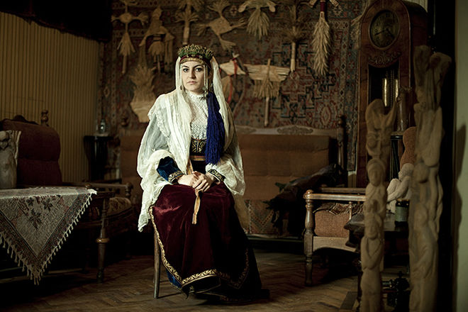 Photo of 9 Stunning Traditional Dresses In The World That You Should Wear Atleast Once 6/19 by Priyam Bagga
