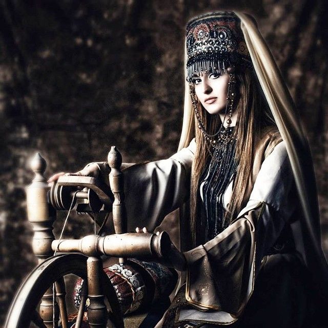 Photo of 9 Stunning Traditional Dresses In The World That You Should Wear Atleast Once 7/19 by Priyam Bagga