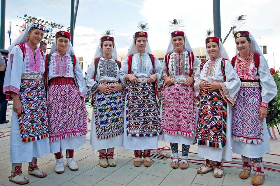 Photo of 9 Stunning Traditional Dresses In The World That You Should Wear Atleast Once 8/19 by Priyam Bagga