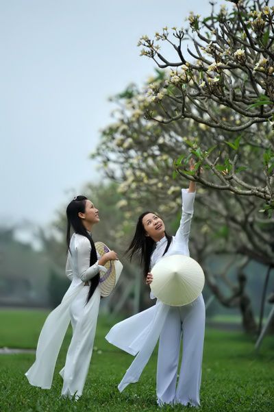 Photo of 9 Stunning Traditional Dresses In The World That You Should Wear Atleast Once 15/19 by Priyam Bagga