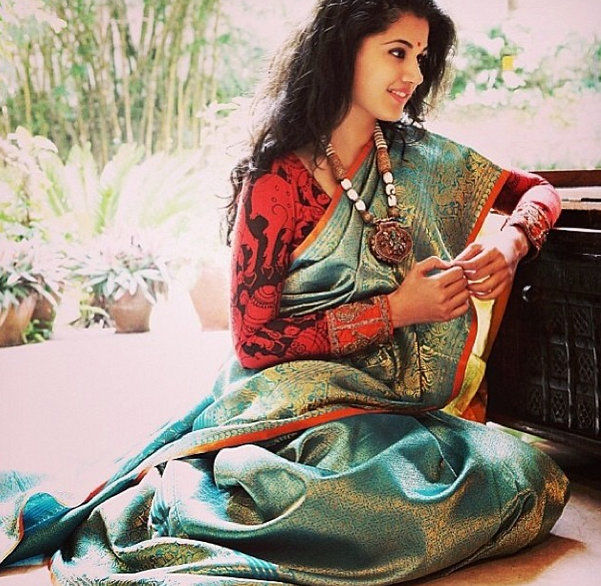 Photo of 9 Stunning Traditional Dresses In The World That You Should Wear Atleast Once 13/19 by Priyam Bagga
