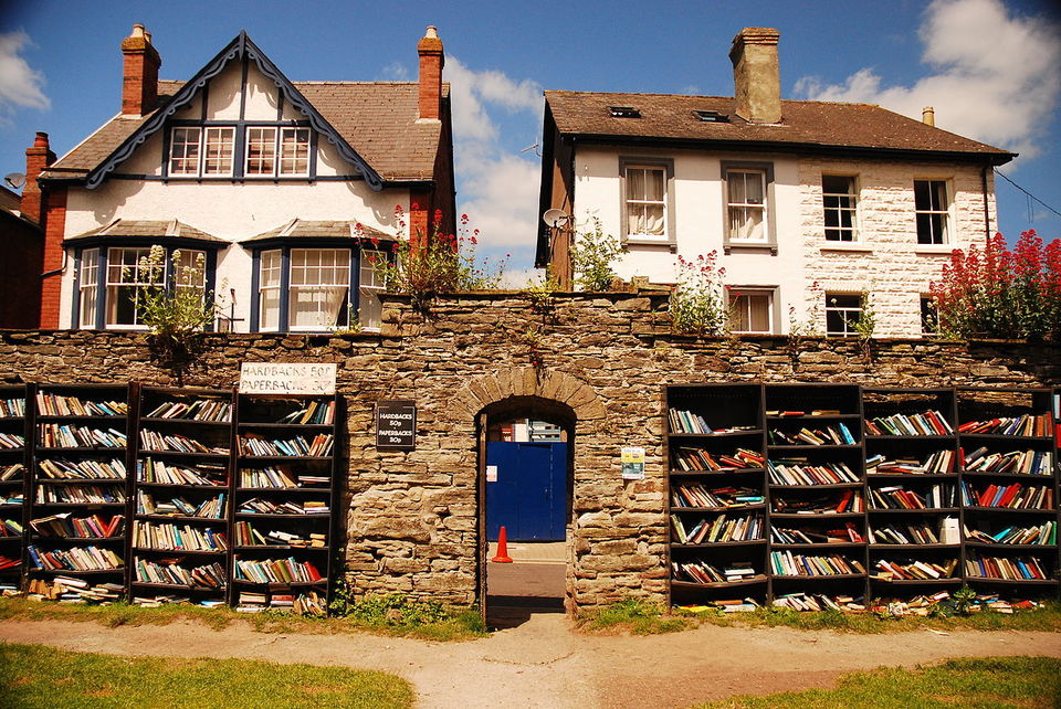 Photo of Here is where you can find the best second-hand book markets of the world! 7/13 by Priyam Bagga