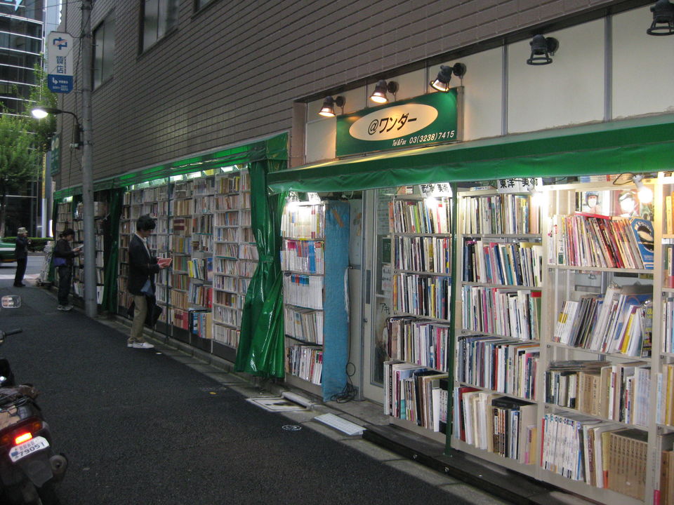 Photo of Here is where you can find the best second-hand book markets of the world! 11/13 by Priyam Bagga