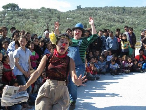 Photo of This Video Of Clowns Cheering Up Syrian Refugees Is The Most Heartwarming Thing You Will See Today 1/3 by Disha Kapkoti