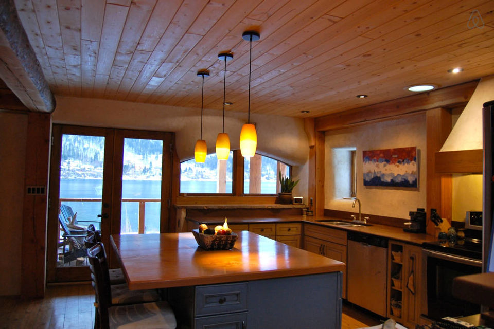 Photo of 5 Fantastic Eco-friendly Houses That Will Bring You Closer to Nature. Literally! 5/6 by Trisha Singh