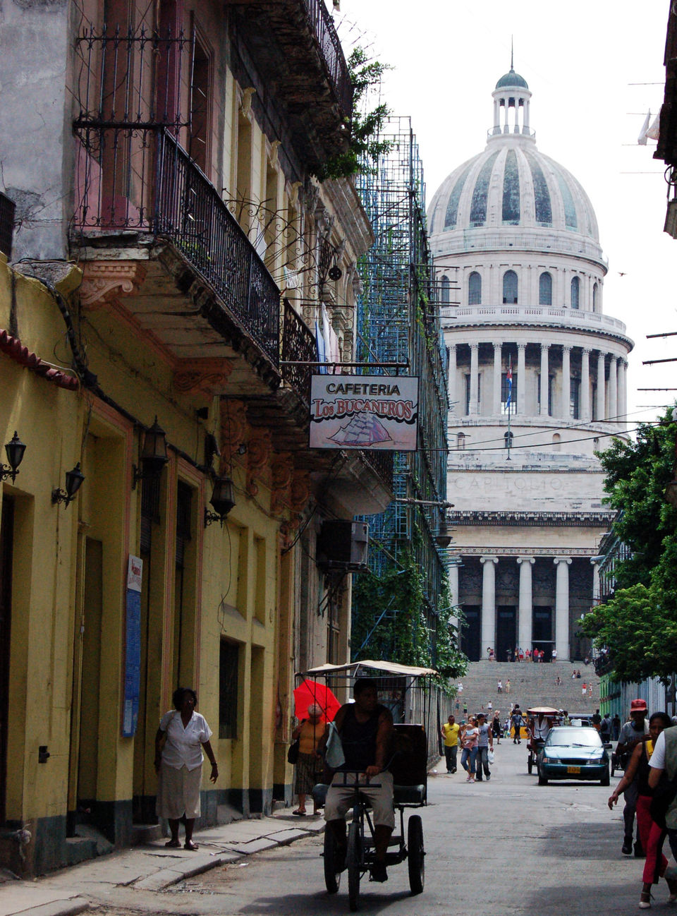 Photo of Around the streets of Habana Vieja, Cuba 2/8 by Ana S.