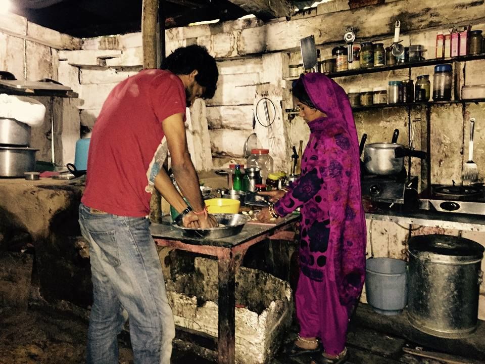 Photo of Meet The Budget Travel Genius Who Travels Across India In Just Rs 300 A Day 3/9 by Disha Kapkoti