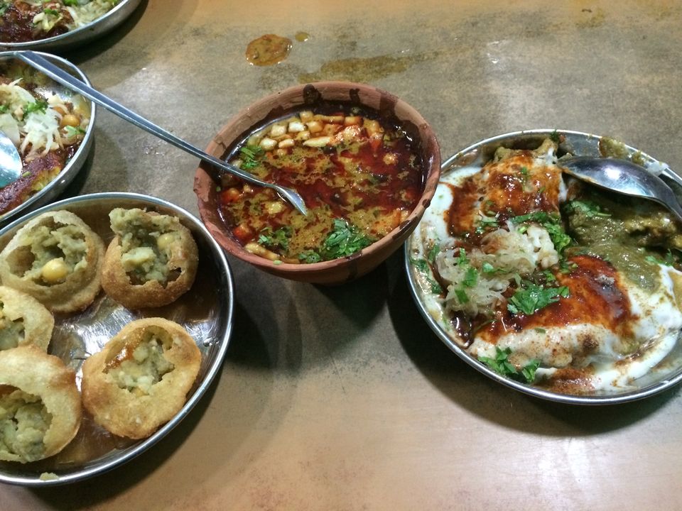 Photo of Colour me Benaras: The Transition from a Tourist to a Traveler 9/12 by Kanika Gupta