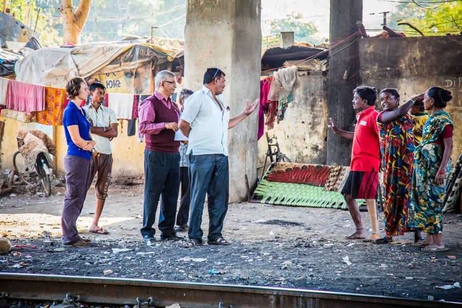 Photo of Australian Travelers Played Secret Santa to a Homeless Girl in India and Changed Her Life Forever 8/24 by Sreshti Verma