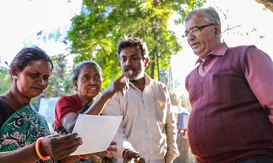 Photo of Australian Travelers Played Secret Santa to a Homeless Girl in India and Changed Her Life Forever 9/24 by Sreshti Verma