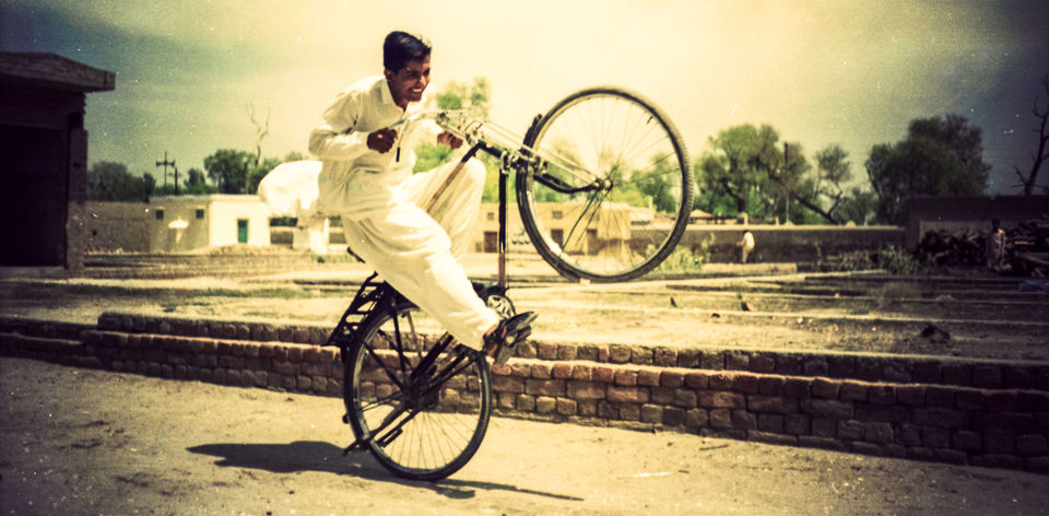 Photo of This Photographer Cycled From Germany To Pakistan And His Journey Would Be Every Traveller's Dream 1/15 by Disha Kapkoti