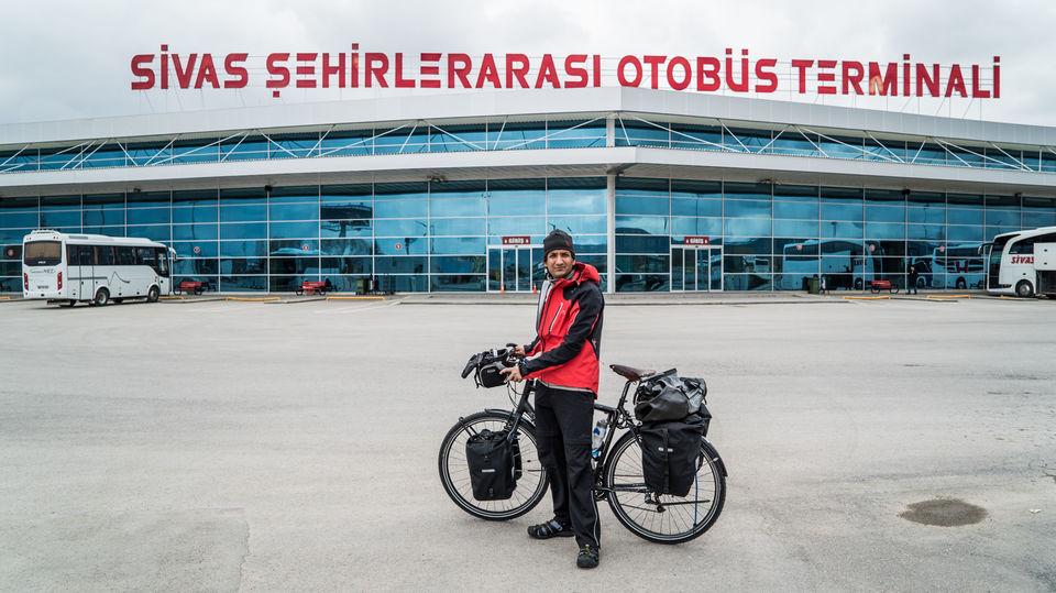Photo of This Photographer Cycled From Germany To Pakistan And His Journey Would Be Every Traveller's Dream 7/15 by Disha Kapkoti