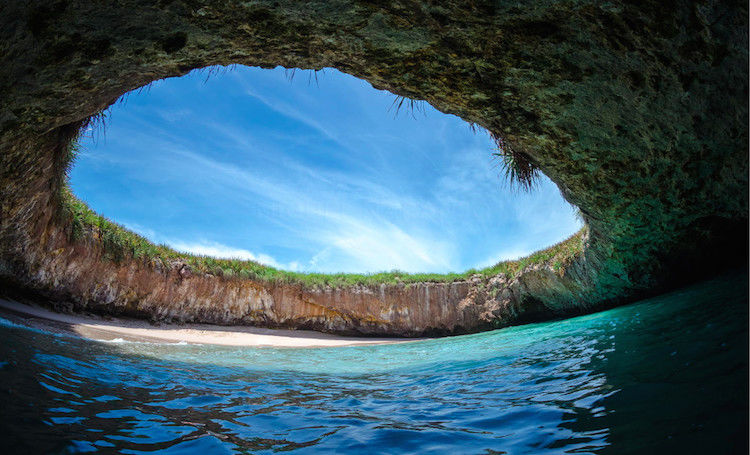 Photo of 10 Of The Most Unusual Beaches In the World 4/21 by Priyam Bagga