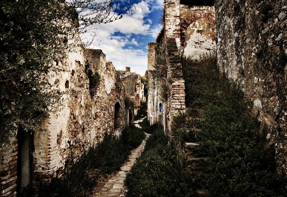 Photo of Abandoned Places Around The World That Will Give You The Creeps 17/21 by Priyam Bagga