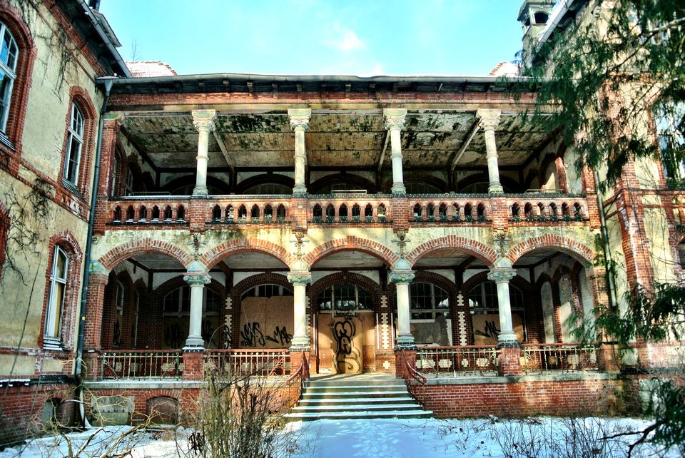 Photo of Abandoned Places Around The World That Will Give You The Creeps 18/21 by Priyam Bagga