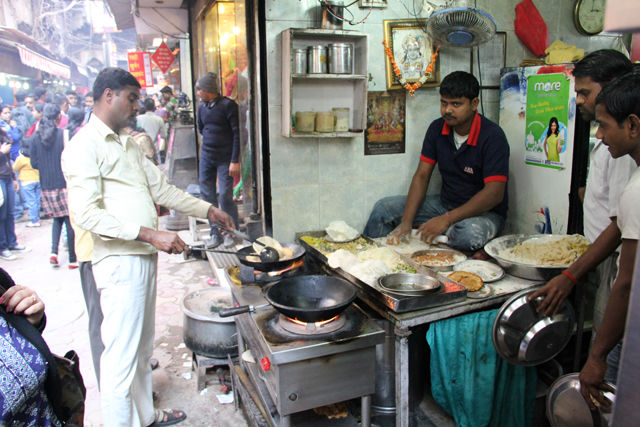 Photo of 20 Must-Know Life Hacks To Survive In Delhi That Nobody Tells You 5/21 by Prateek Dham