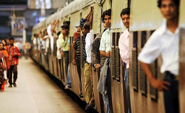 Photo of 10 Kickass Things to Learn From Mumbai Local Trains! 7/11 by Priti Raman Vishwakarma