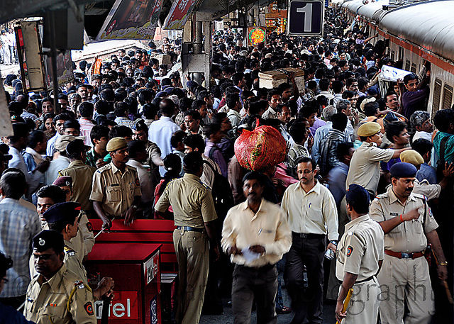 Photo of 10 Kickass Things to Learn From Mumbai Local Trains! 11/11 by Priti Raman Vishwakarma