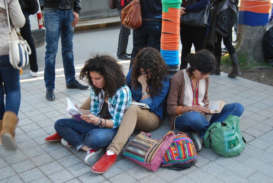 Photo of Holiday Reading List: The Best Books To Choose For Your Next Vacation 4/8 by Priyam Bagga