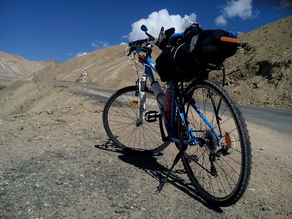 Photo of This 21-Year-Old Girl Rides Solo From Leh to Kanyakumari To Make A Point About Women Safety 2/6 by Sreshti Verma