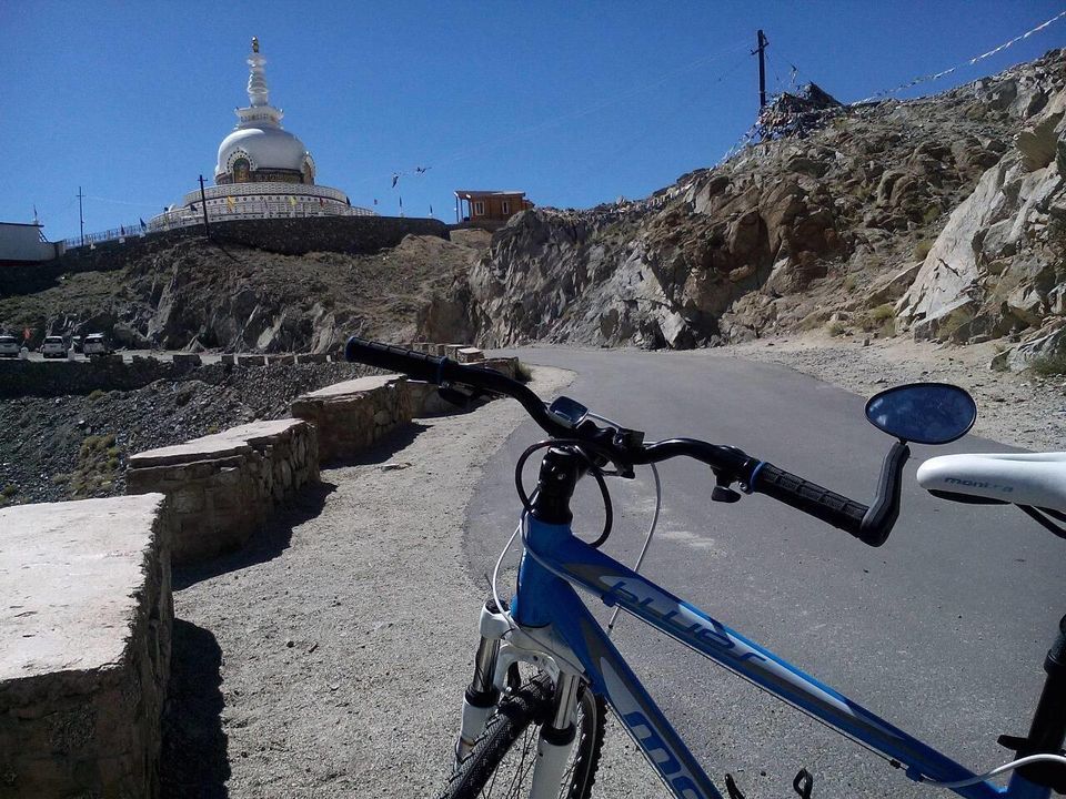 Photo of This 21-Year-Old Girl Rides Solo From Leh to Kanyakumari To Make A Point About Women Safety 5/6 by Sreshti Verma