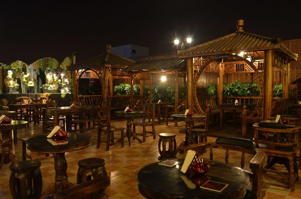 8 Romantic Spots For Candle Light Dinner in Bangalore With Your Bae