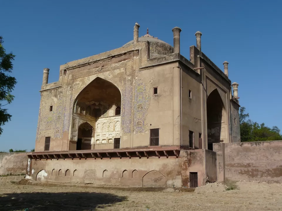 Photo of Chini Ka Rauza, Ram Bagh, Agra, Uttar Pradesh, India by Tripoto