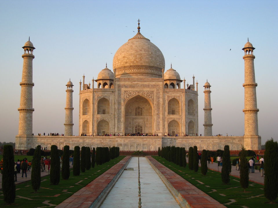 travel information about taj mahal in english