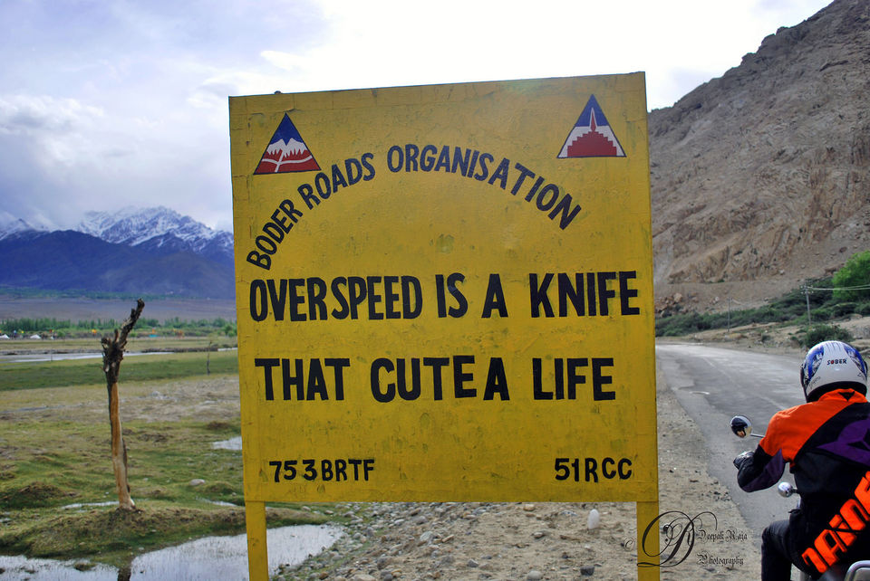 Photo of These Hilarious Signs Prove That Indian Roads Are The Best 4/12 by Sumedha Bharpilania